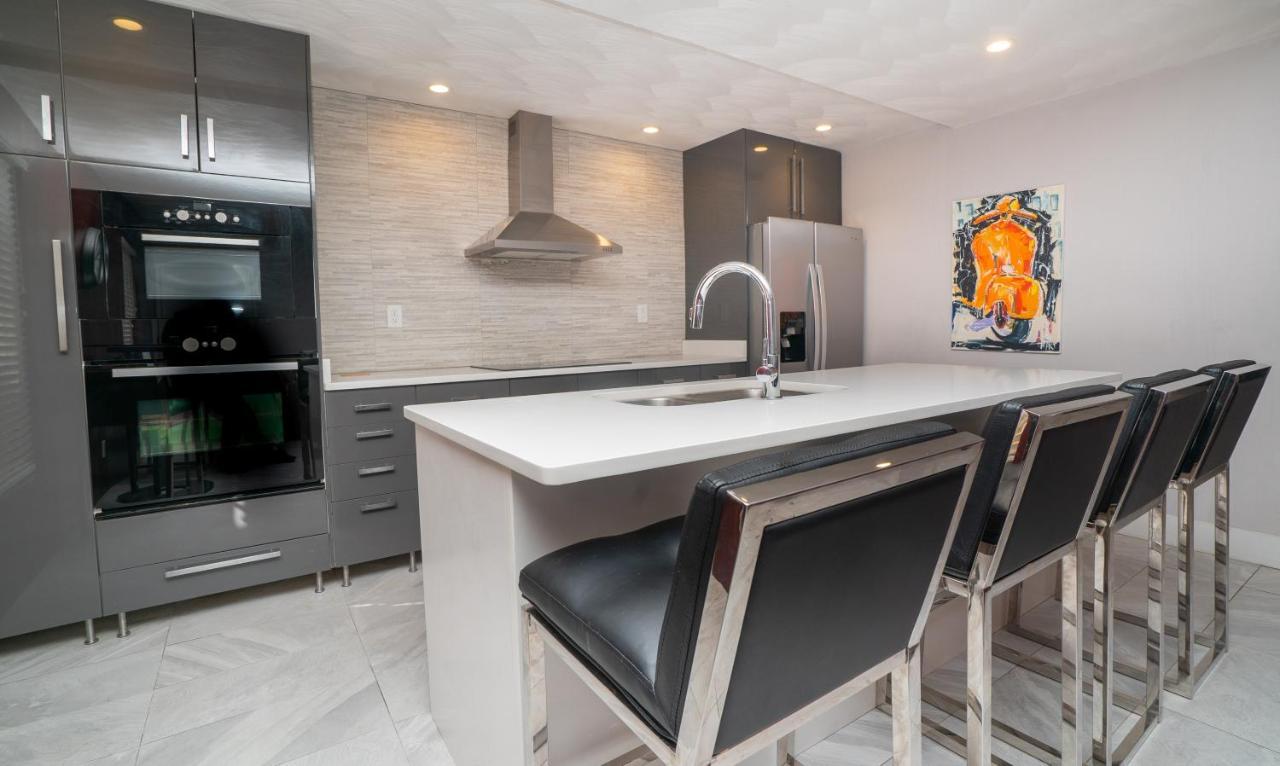 Plaza 2700 Luxury Beach Suites Βιρτζίνια Μπιτς Εξωτερικό φωτογραφία