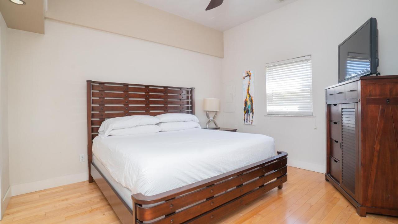 Plaza 2700 Luxury Beach Suites Βιρτζίνια Μπιτς Εξωτερικό φωτογραφία